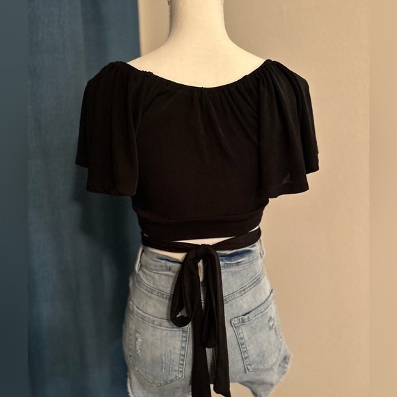 Black Wrap Around Short Sleeve Crop Top Size Small - Picture 5 of 7